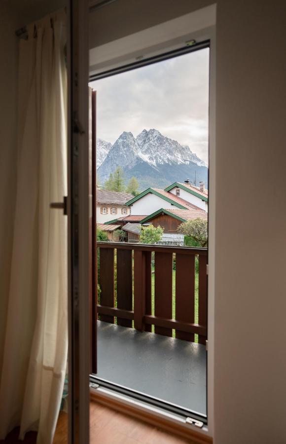 Haus Mit Wunderschoenem Ausblick Und Garten Garmisch-Partenkirchen Bagian luar foto